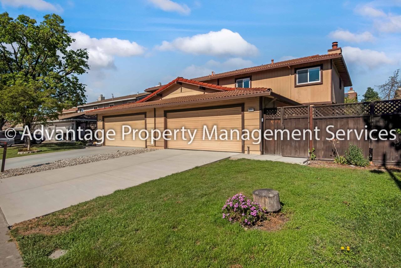 8341 Locust Pl N - Photo 2 of 23