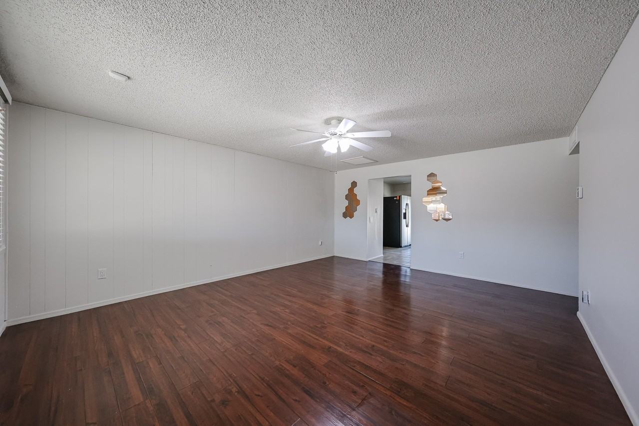 3550 E Voltaire Dr - Photo 4 of 29