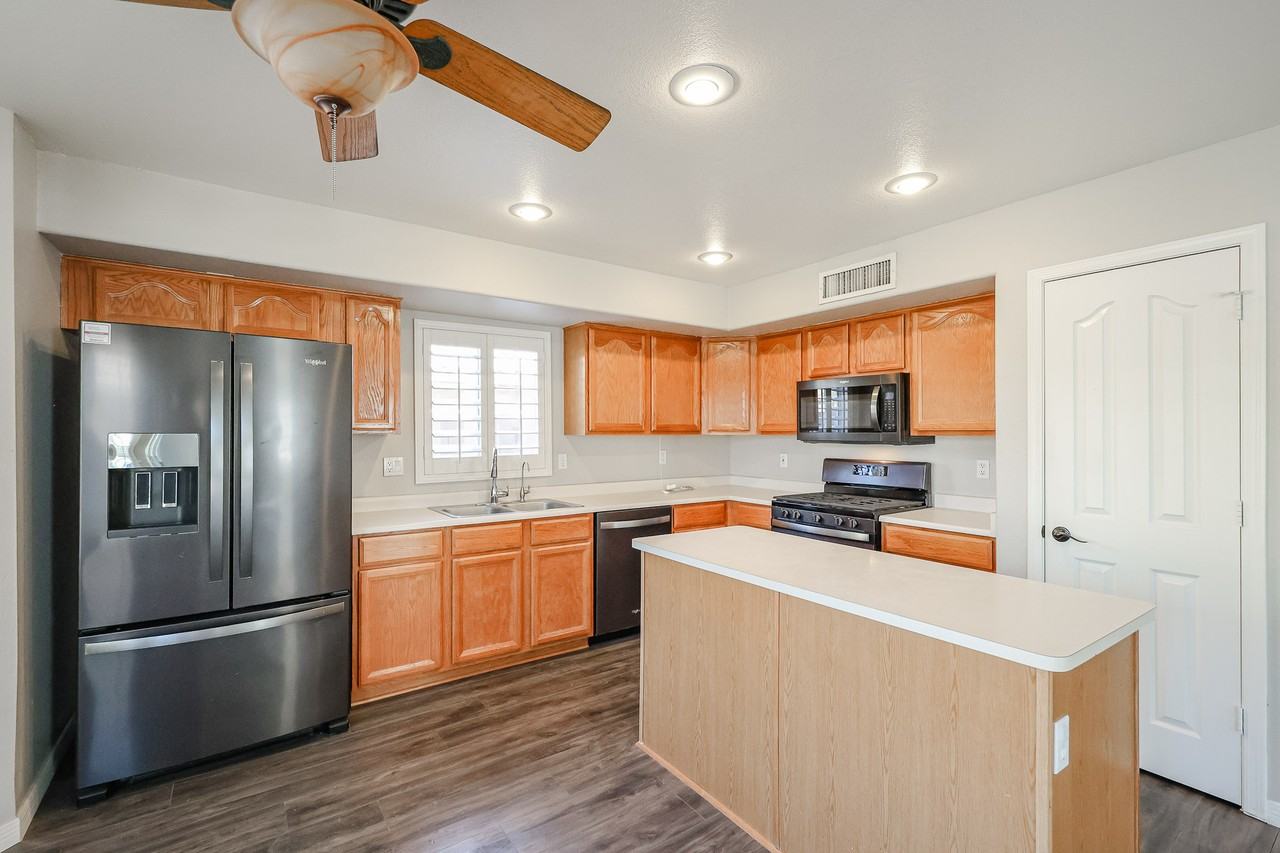 1210 W Kelly Ln - Photo 7 of 42