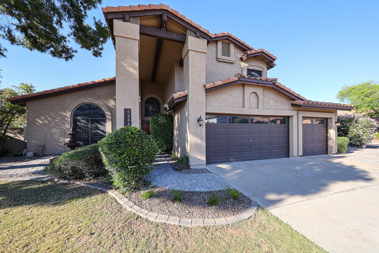 5444 E Grovers Ave - Photo 2 of 50