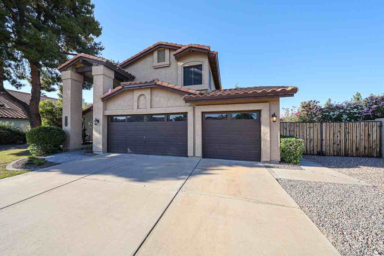 5444 E Grovers Ave - Photo 3 of 50