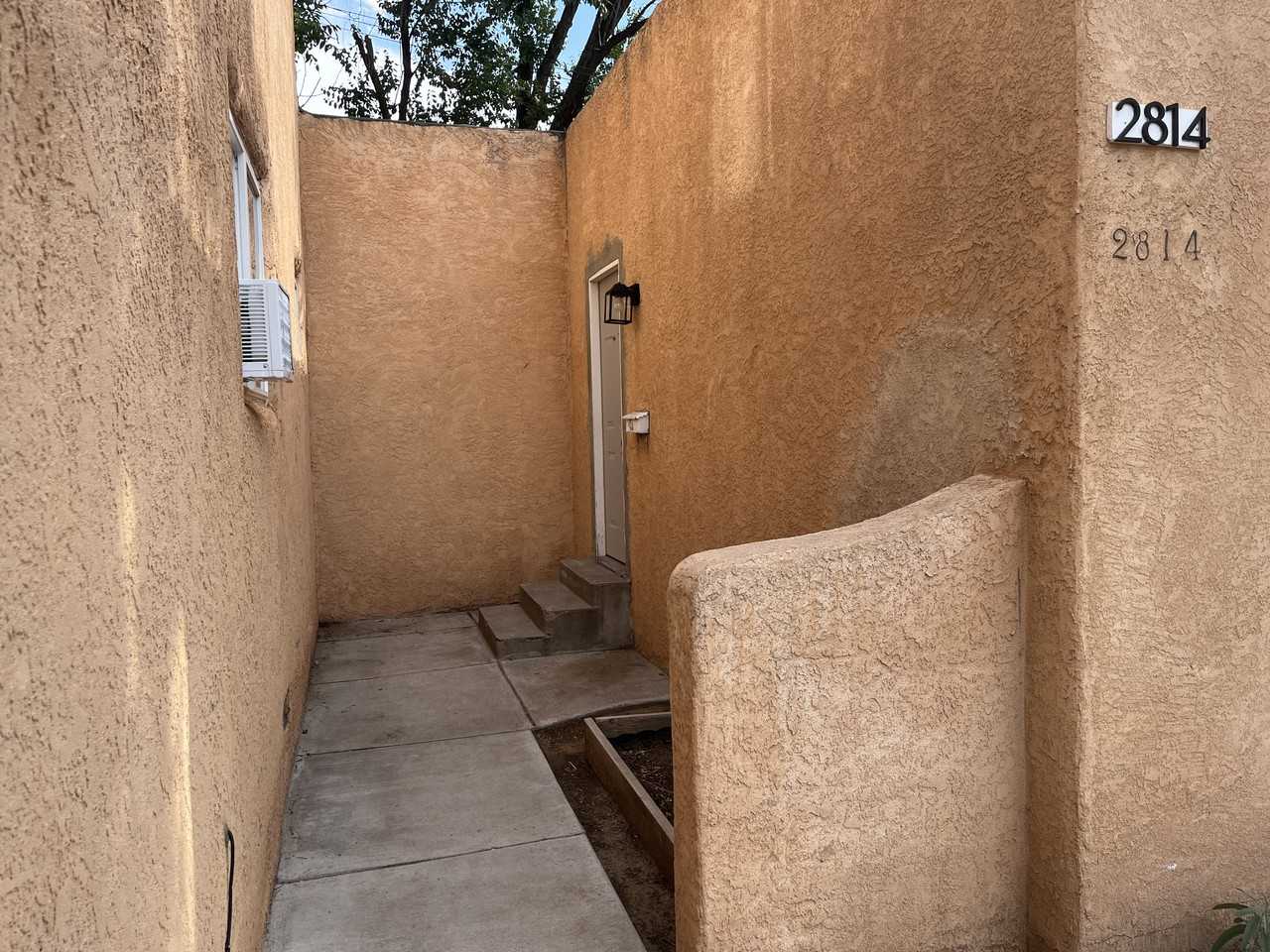 201 Girard Blvd Se - Photo 2 of 17