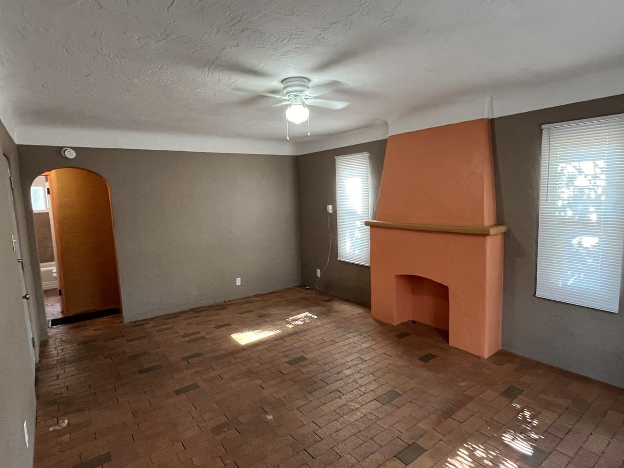 201 Girard Blvd Se - Photo 5 of 17