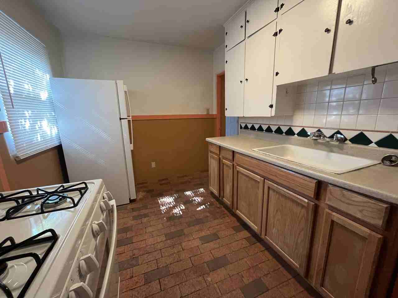 201 Girard Blvd Se - Photo 7 of 17