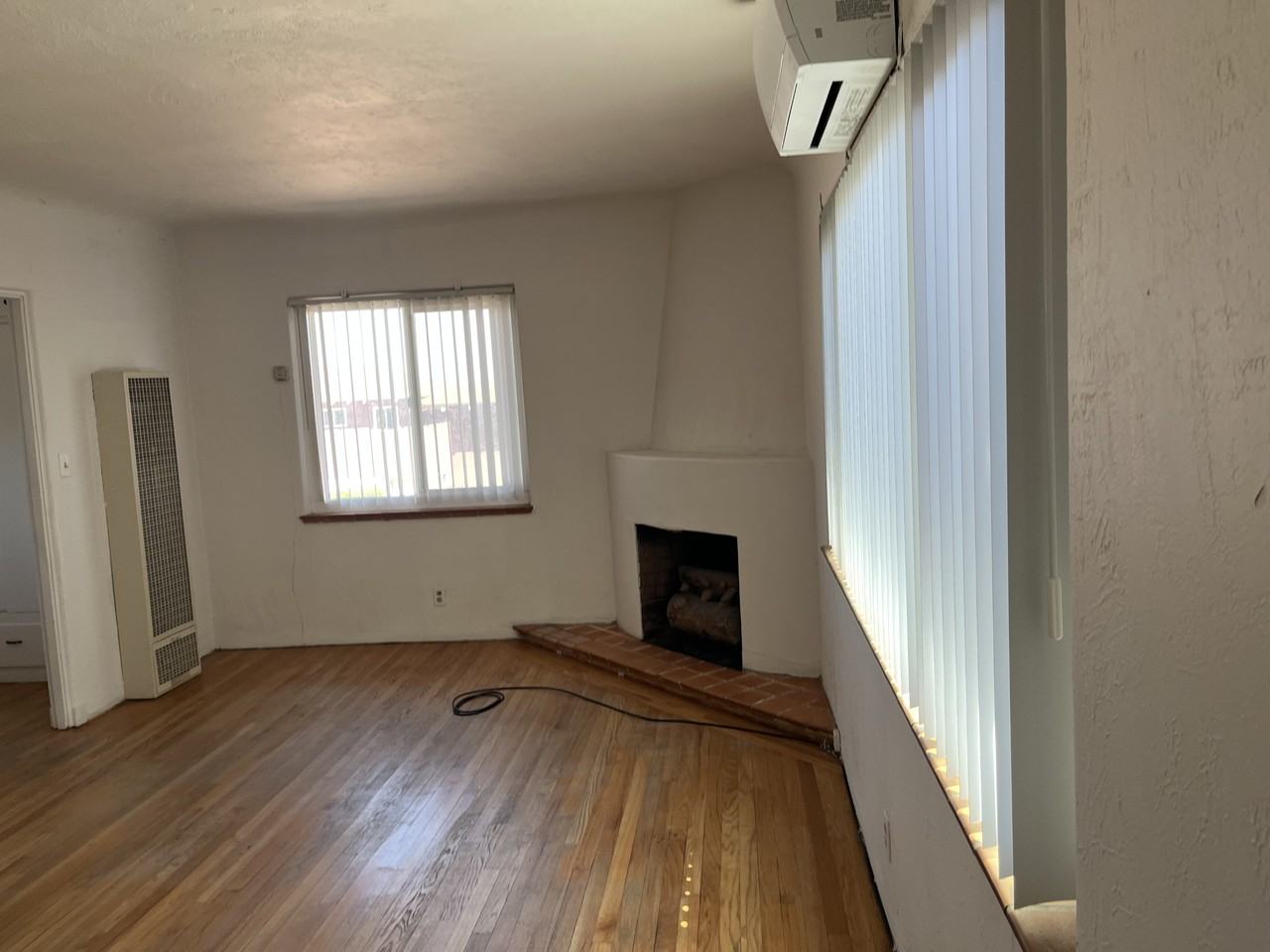 1340 San Mateo Blvd Se - Photo 2 of 12