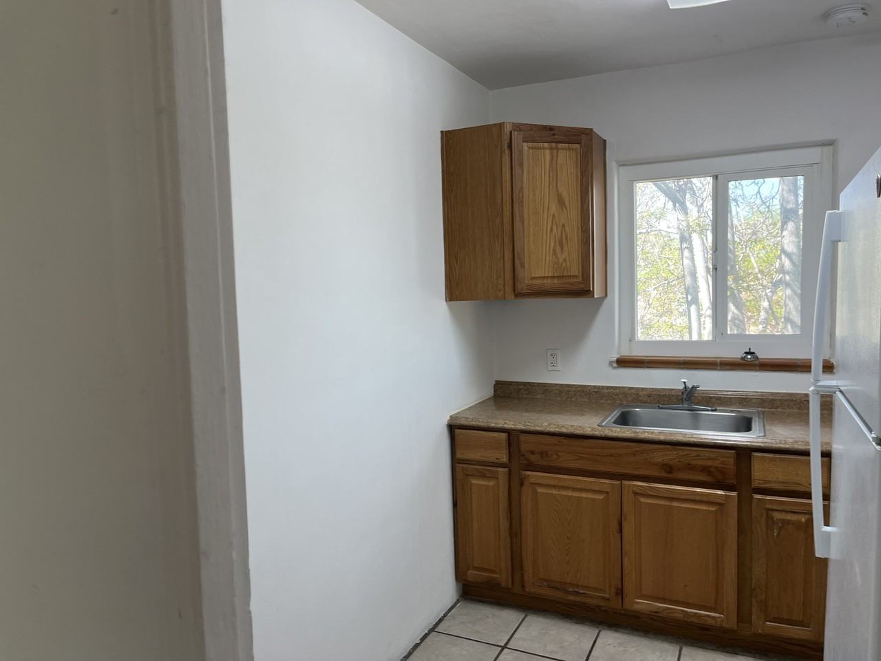 1340 San Mateo Blvd Se - Photo 4 of 12