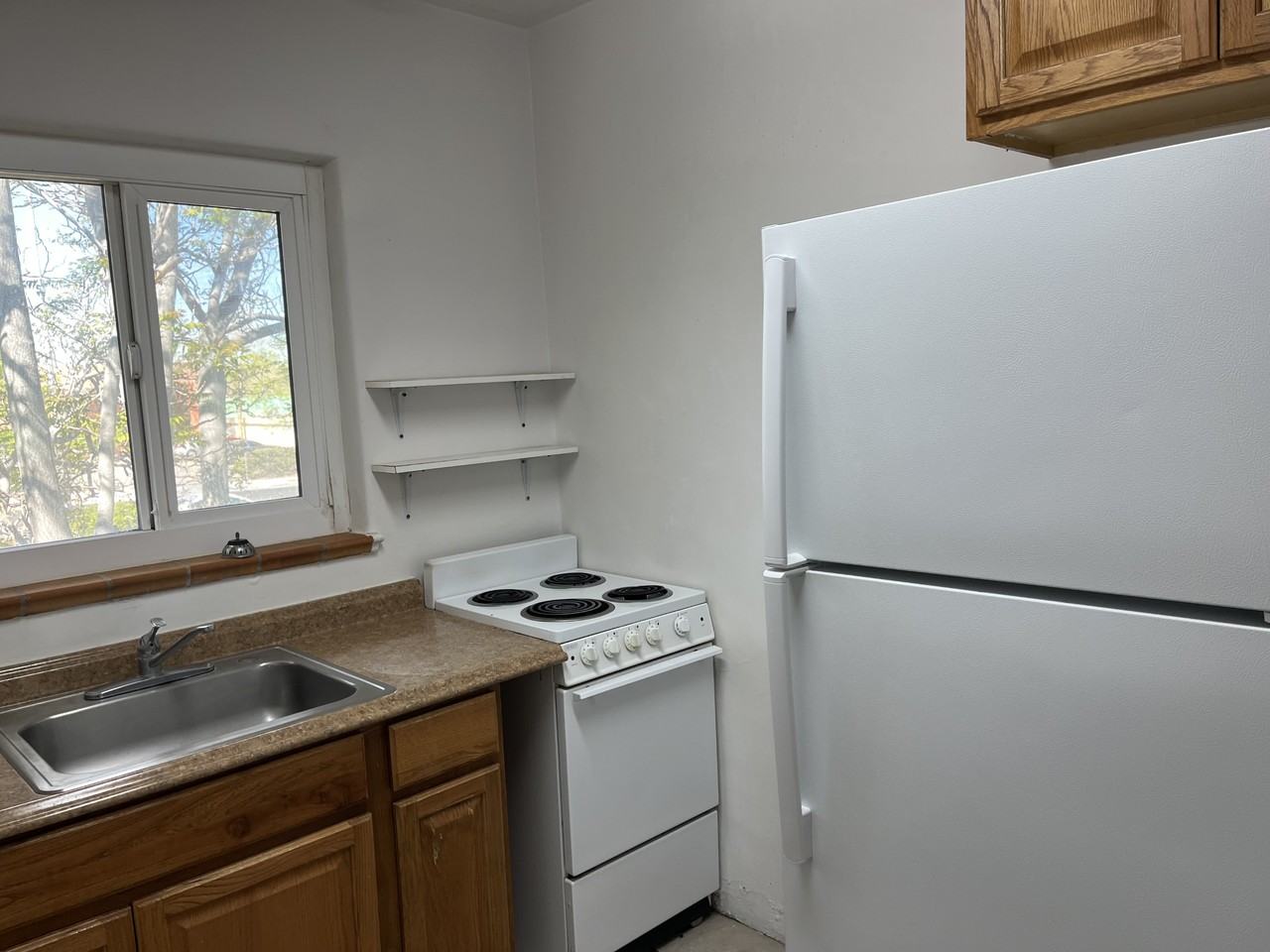 1340 San Mateo Blvd Se - Photo 3 of 12