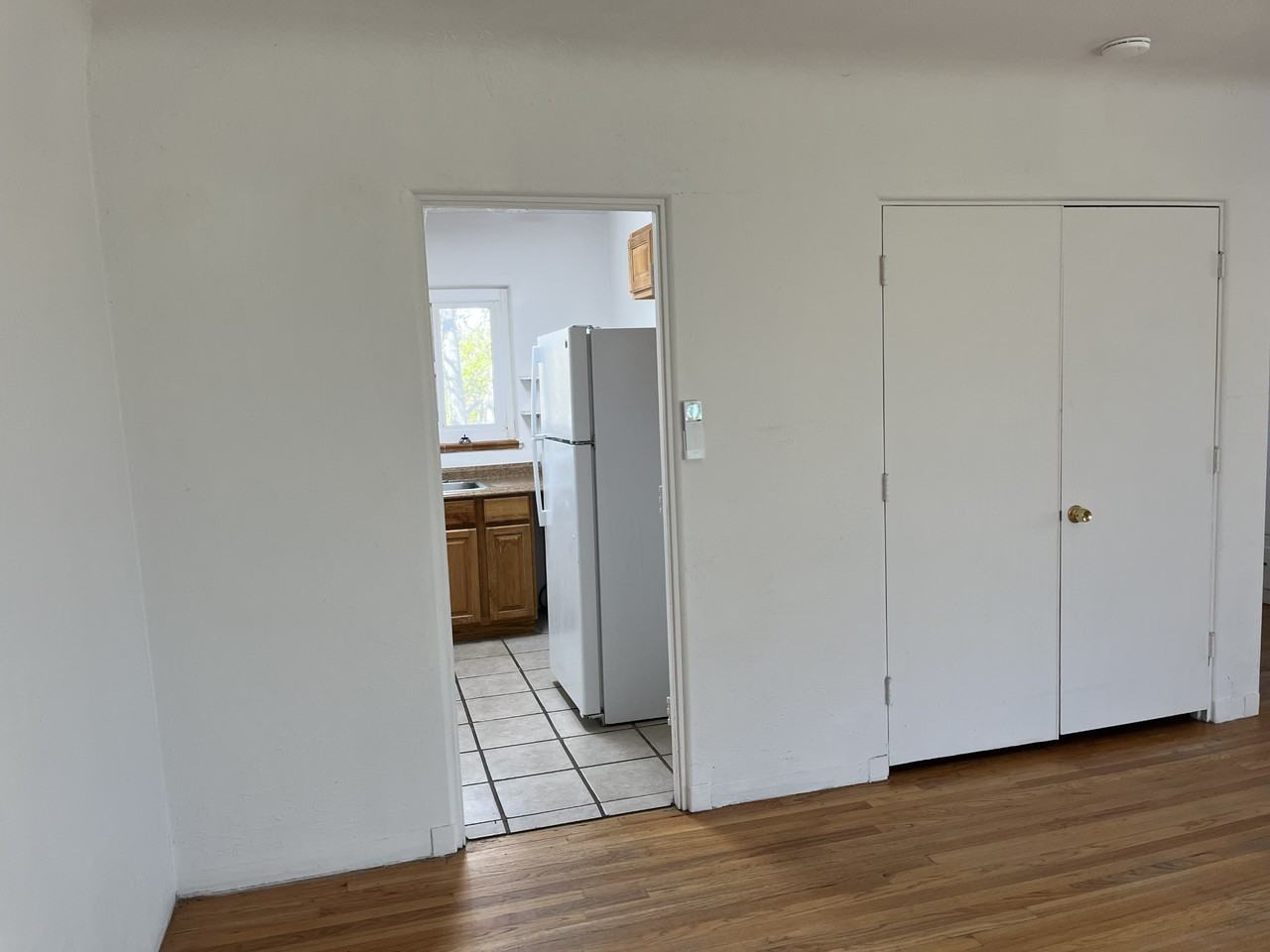 1340 San Mateo Blvd Se - Photo 6 of 12