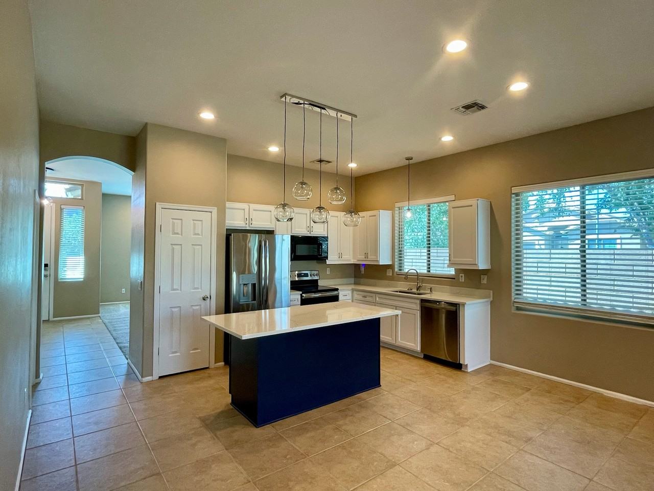 16556 W Desert Ln - Photo 2 of 37