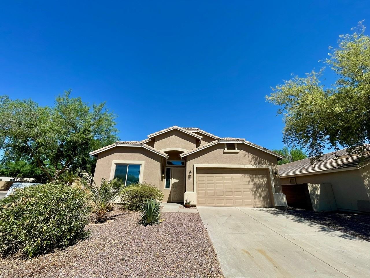 16556 W Desert Ln - Photo 3 of 37
