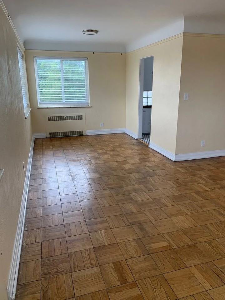 301 E 21st St - Photo 6 of 7