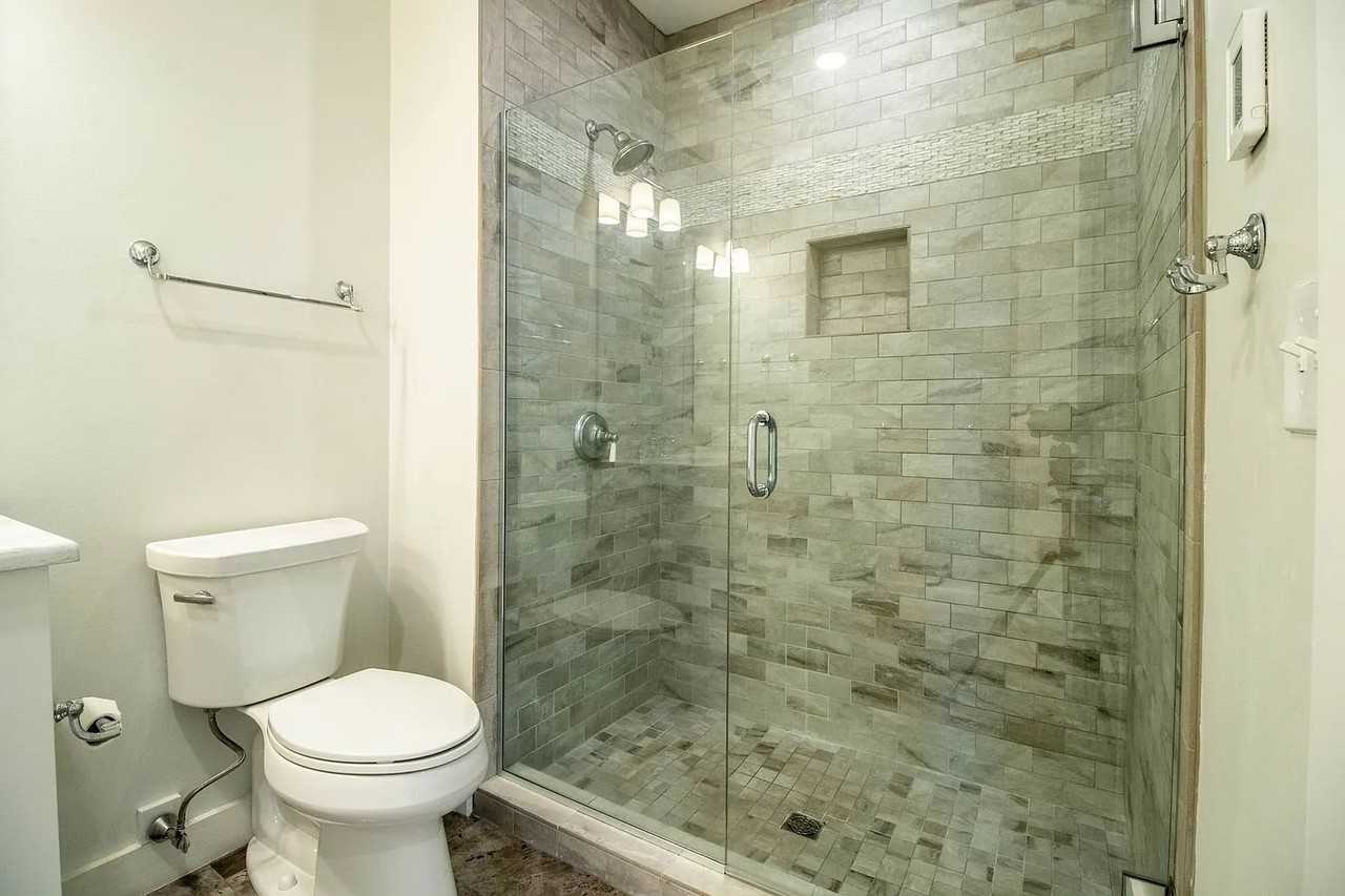 185 Fore St - Photo 2 of 15