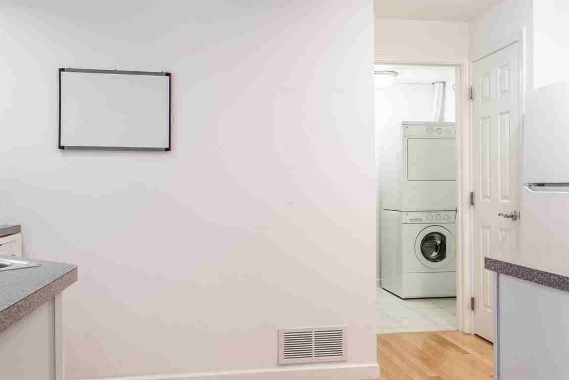 101 Eldredge St - Photo 2 of 10