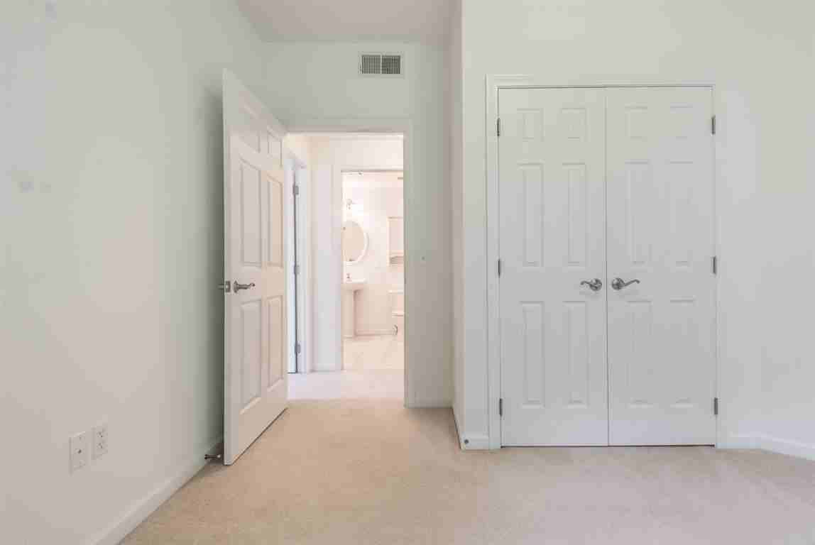 101 Eldredge St - Photo 3 of 10