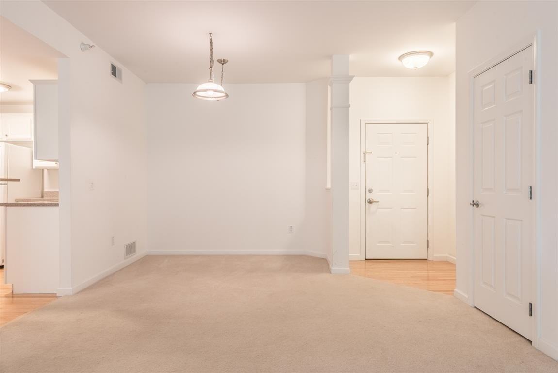 101 Eldredge St - Photo 7 of 10