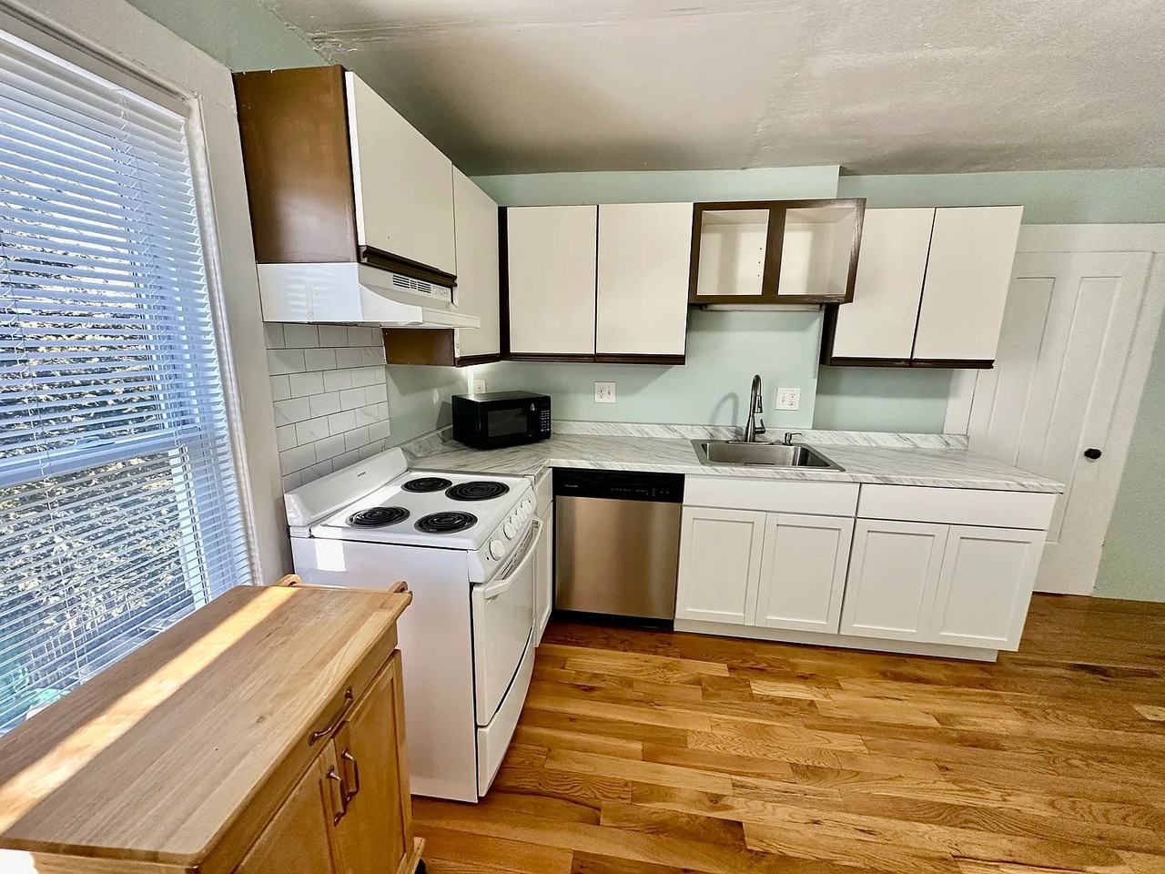 35 Orange St - Photo 4 of 9