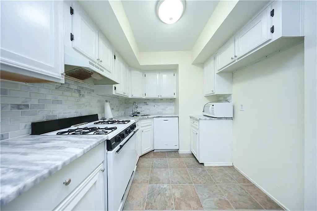 26 Gardenia Ln - Photo 4 of 9