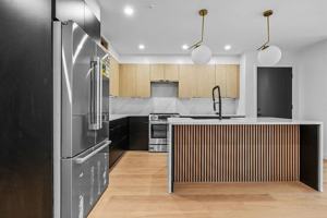 featured image of 230 Everett St