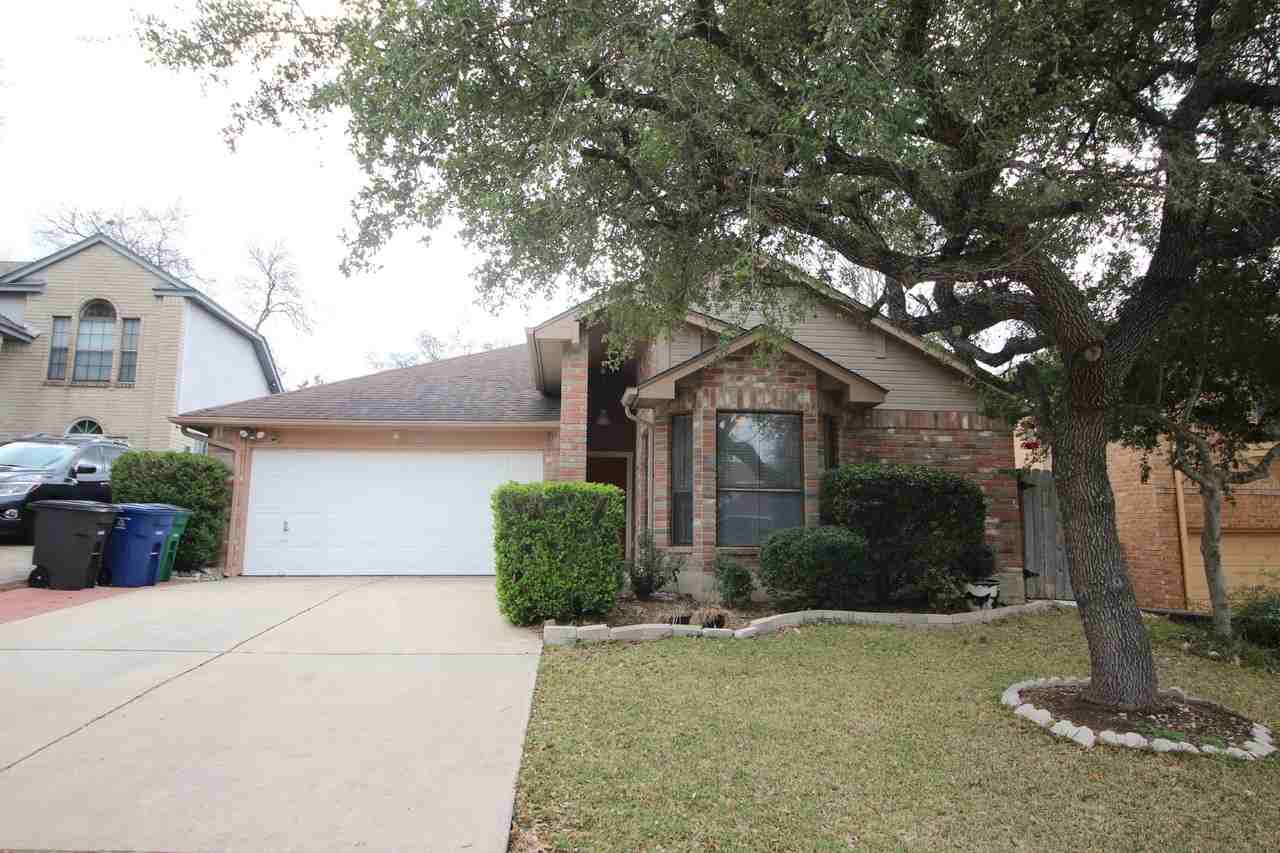 1023 Hedgestone Dr - Photo 3 of 25