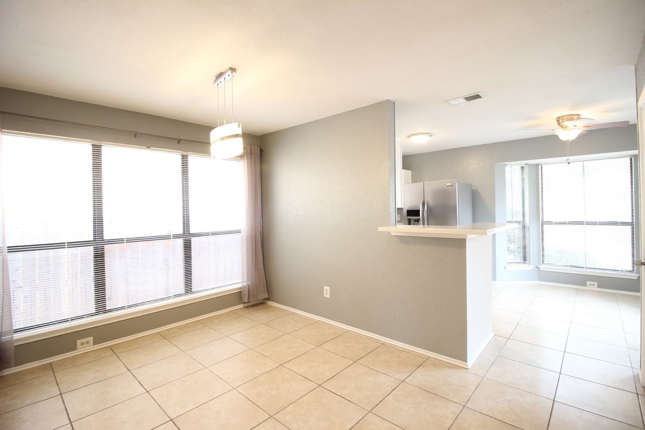 1023 Hedgestone Dr - Photo 6 of 25