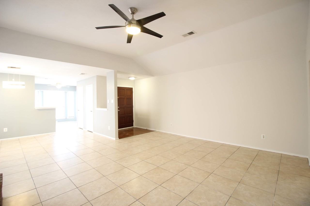 1023 Hedgestone Dr - Photo 7 of 25