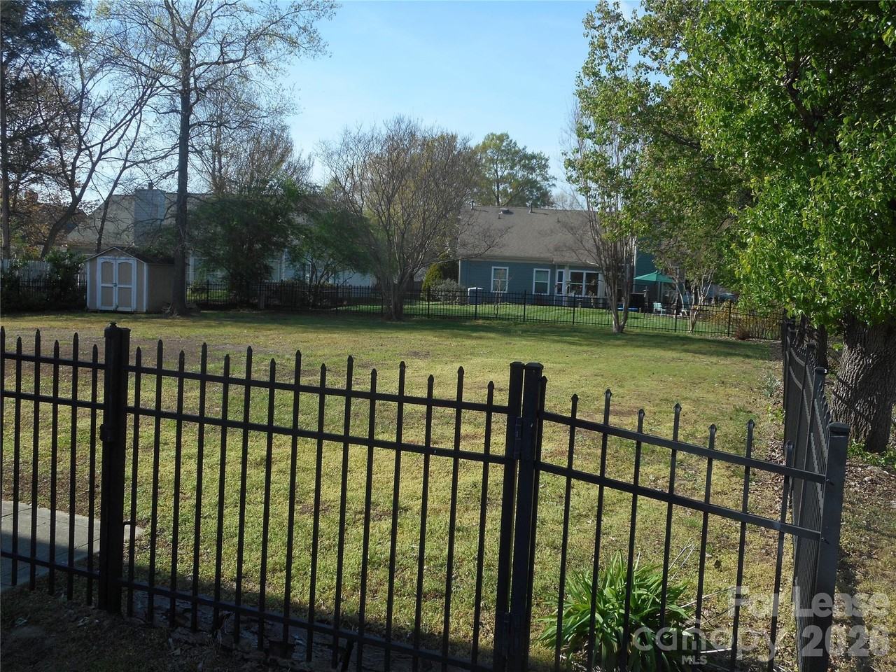 8431 Leeper Dr - Photo 3 of 23