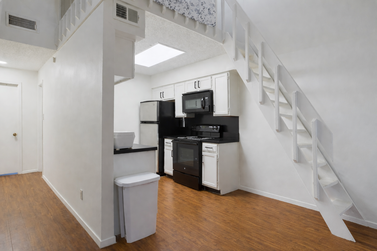 908 Poplar St - Photo 3 of 18