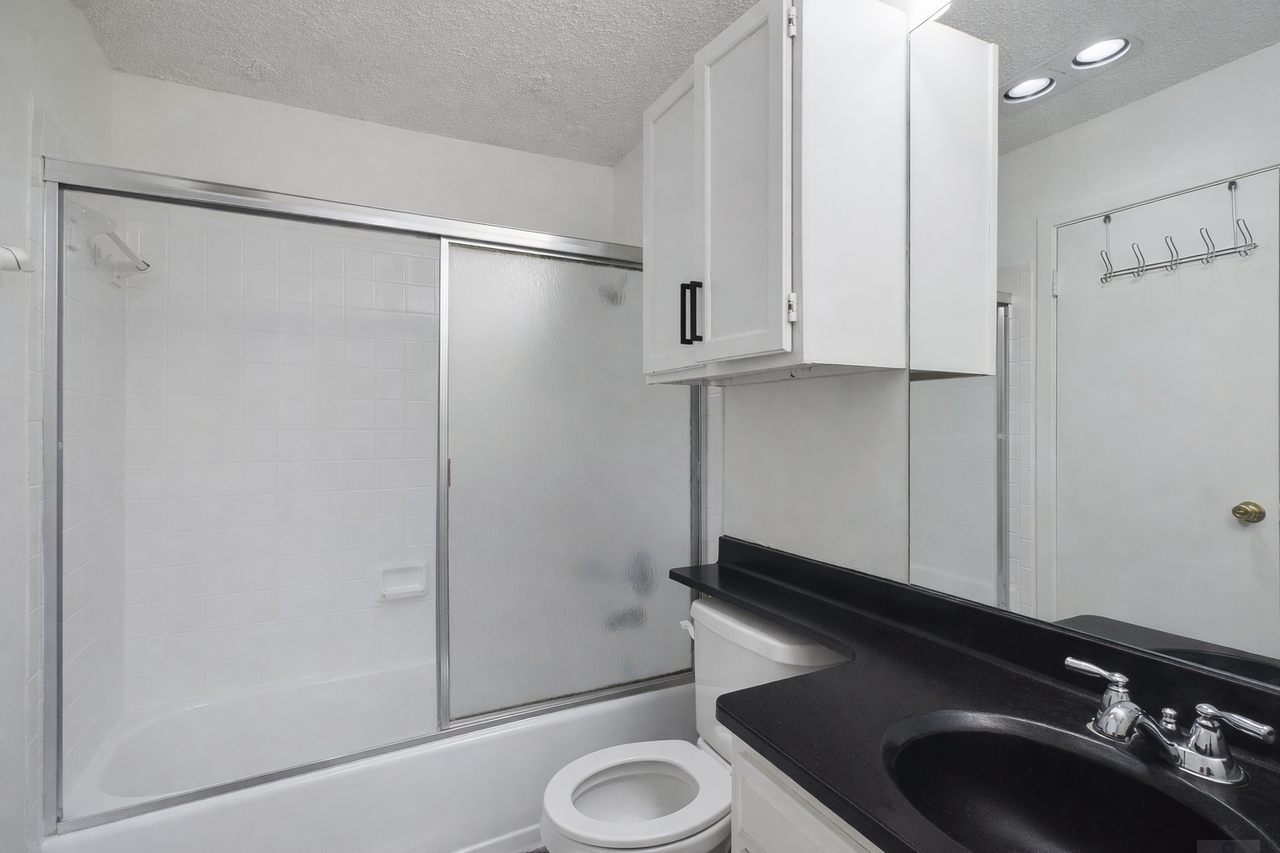 908 Poplar St - Photo 5 of 18
