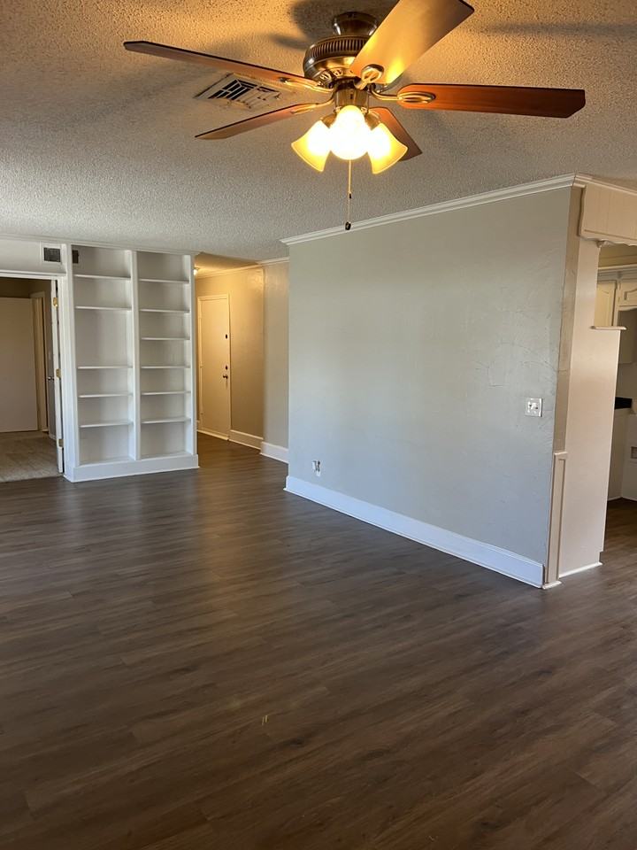 7812 S Country Club Dr - Photo 4 of 18