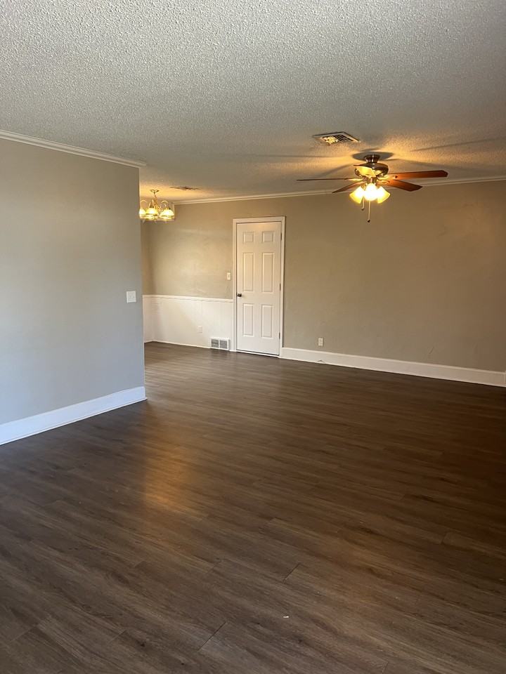 7812 S Country Club Dr - Photo 6 of 18