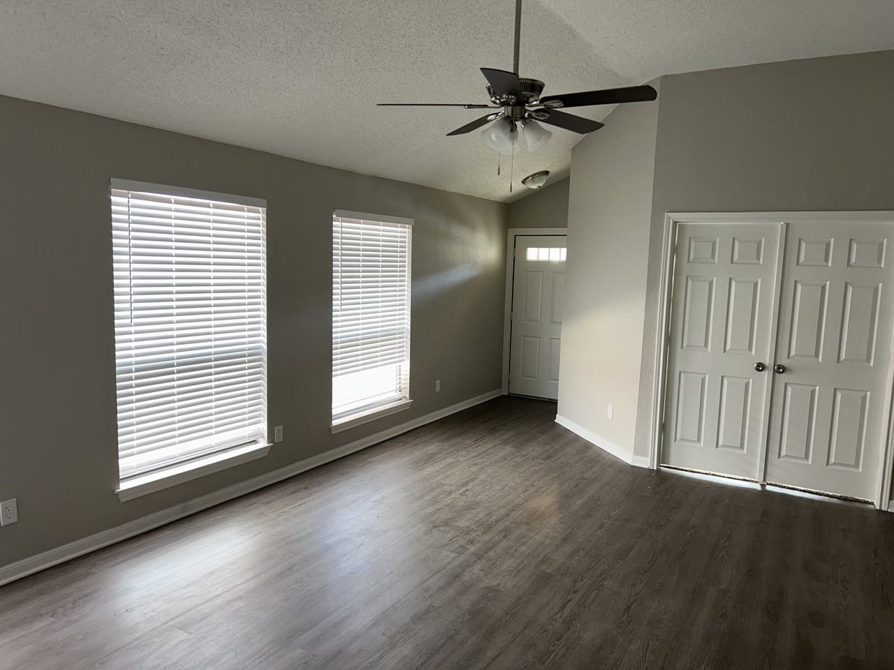 10259 Sand Springs Ave - Photo 3 of 16