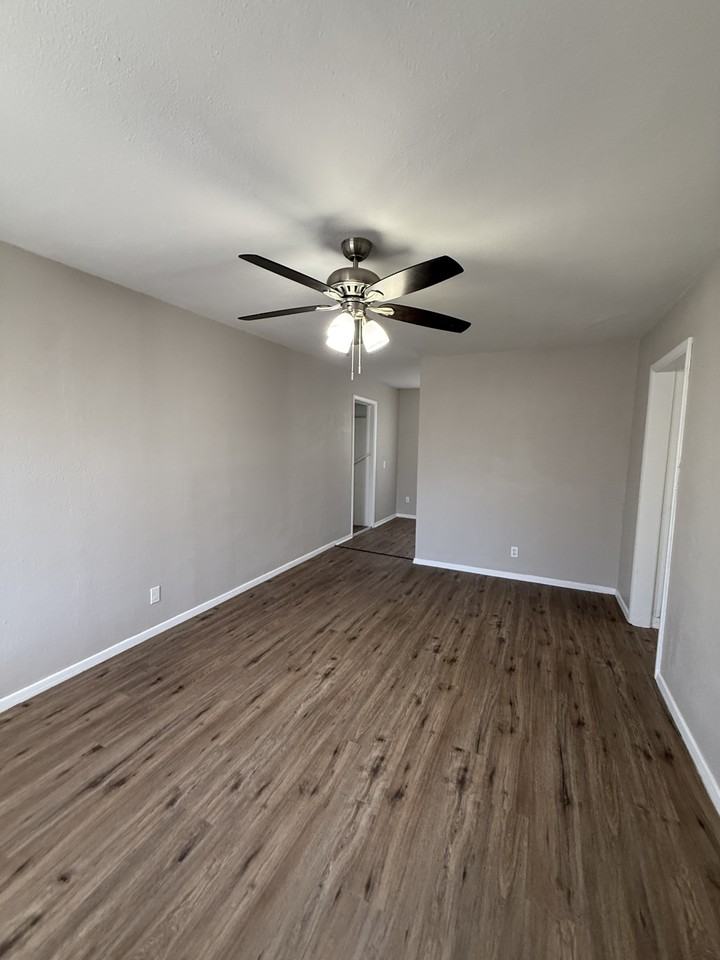 1133 Nw 84th St - Photo 3 of 15