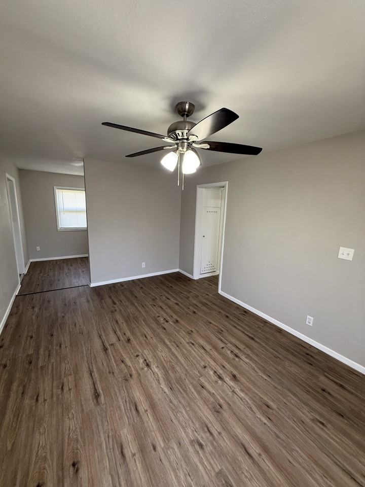 1133 Nw 84th St - Photo 4 of 15