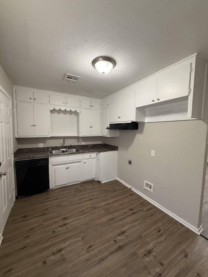 1133 Nw 84th St - Photo 5 of 15