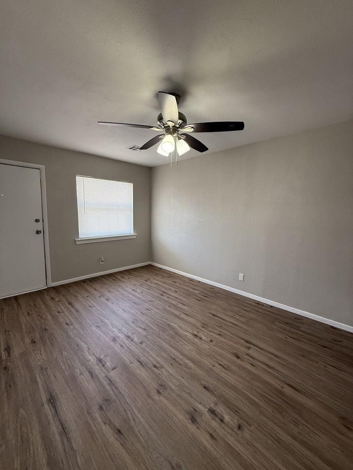 1133 Nw 84th St - Photo 6 of 15