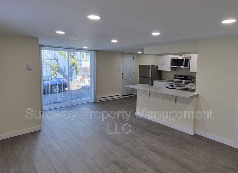 419 W Jefferson St #C - Photo 5 of 14