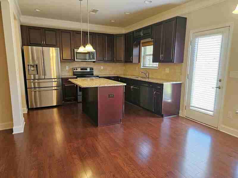 10563 Naramore Ln - Photo 4 of 16