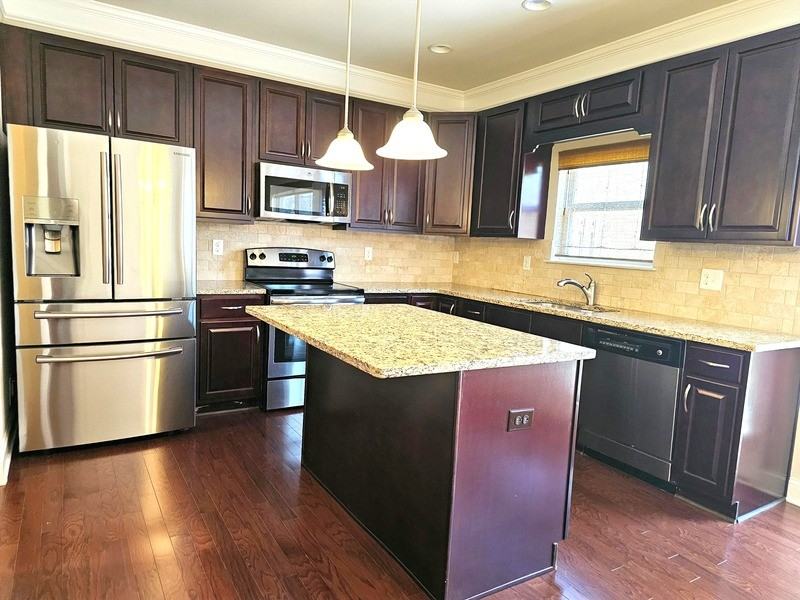 10563 Naramore Ln - Photo 5 of 16