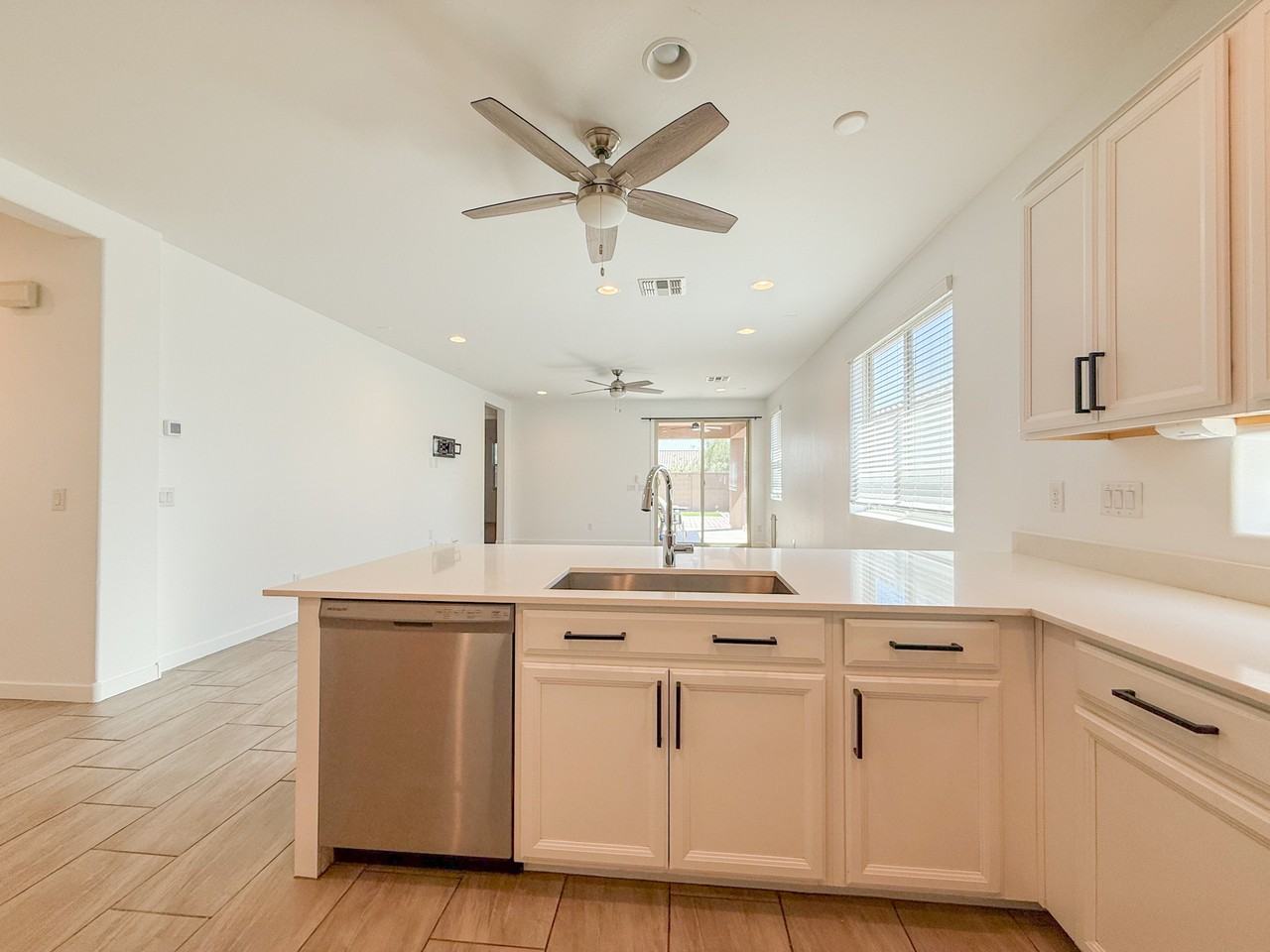 3811 S 64th Dr - Photo 6 of 36