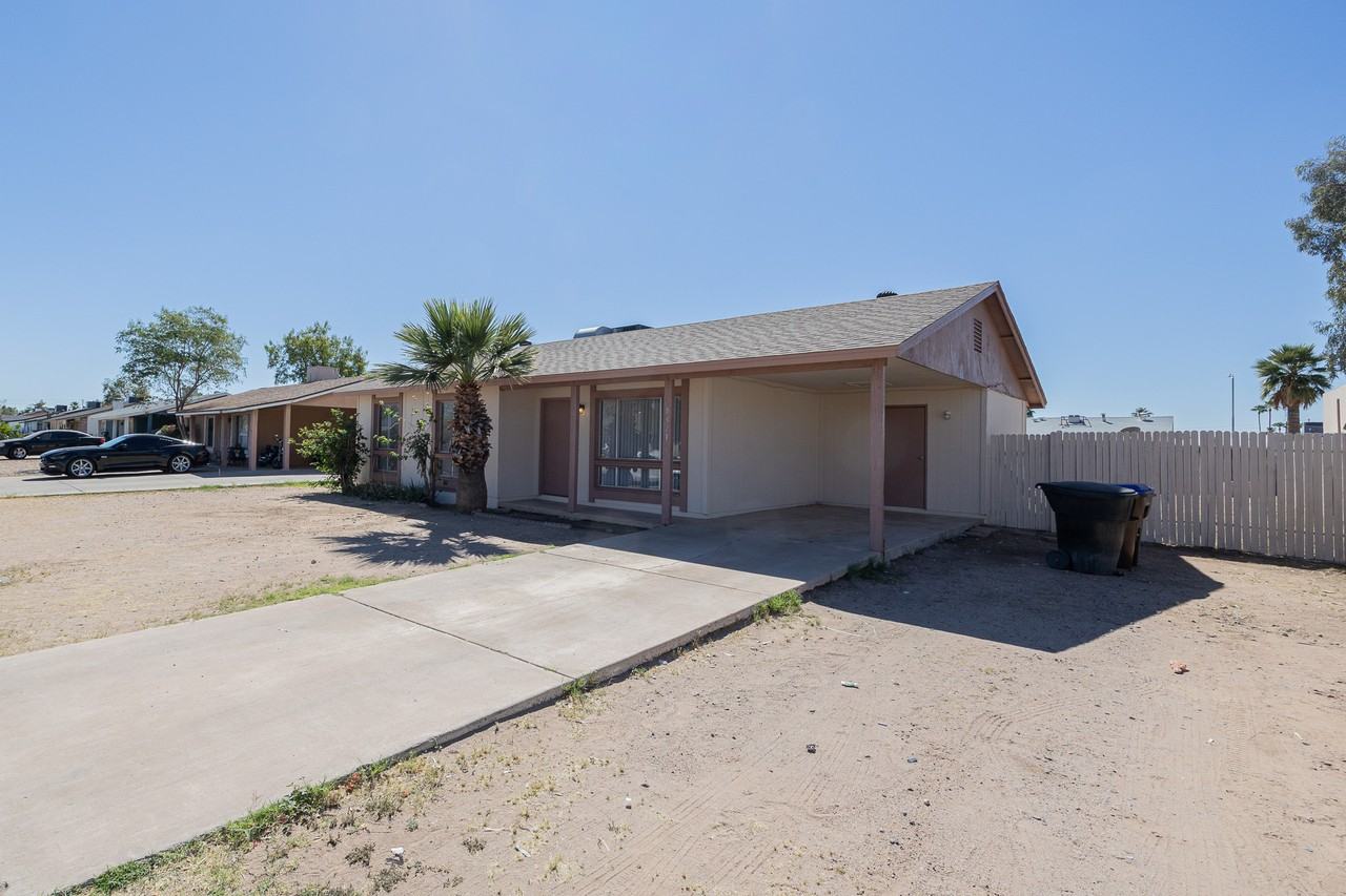8821 W Sahuaro Dr - Photo 3 of 23