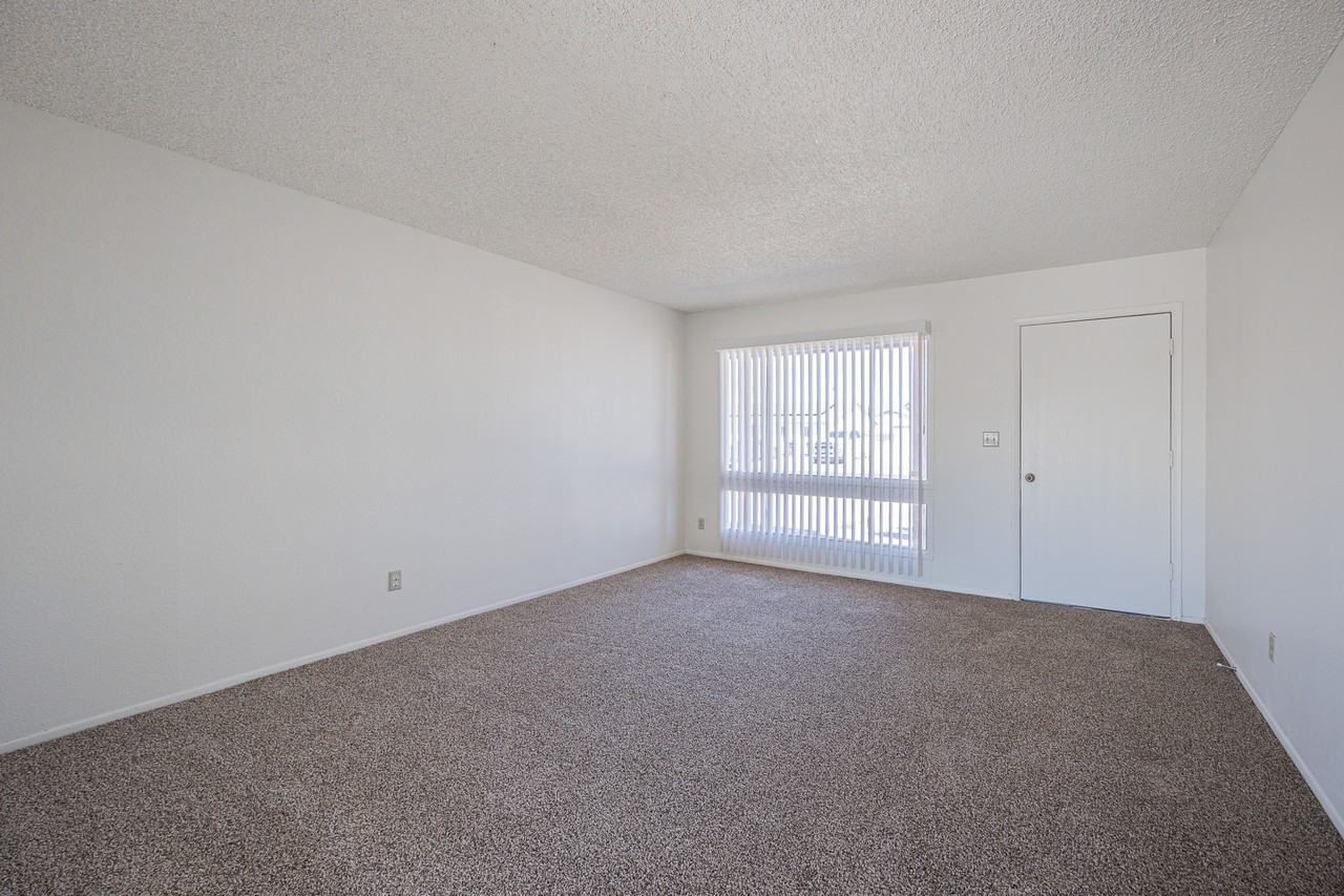 8821 W Sahuaro Dr - Photo 4 of 23