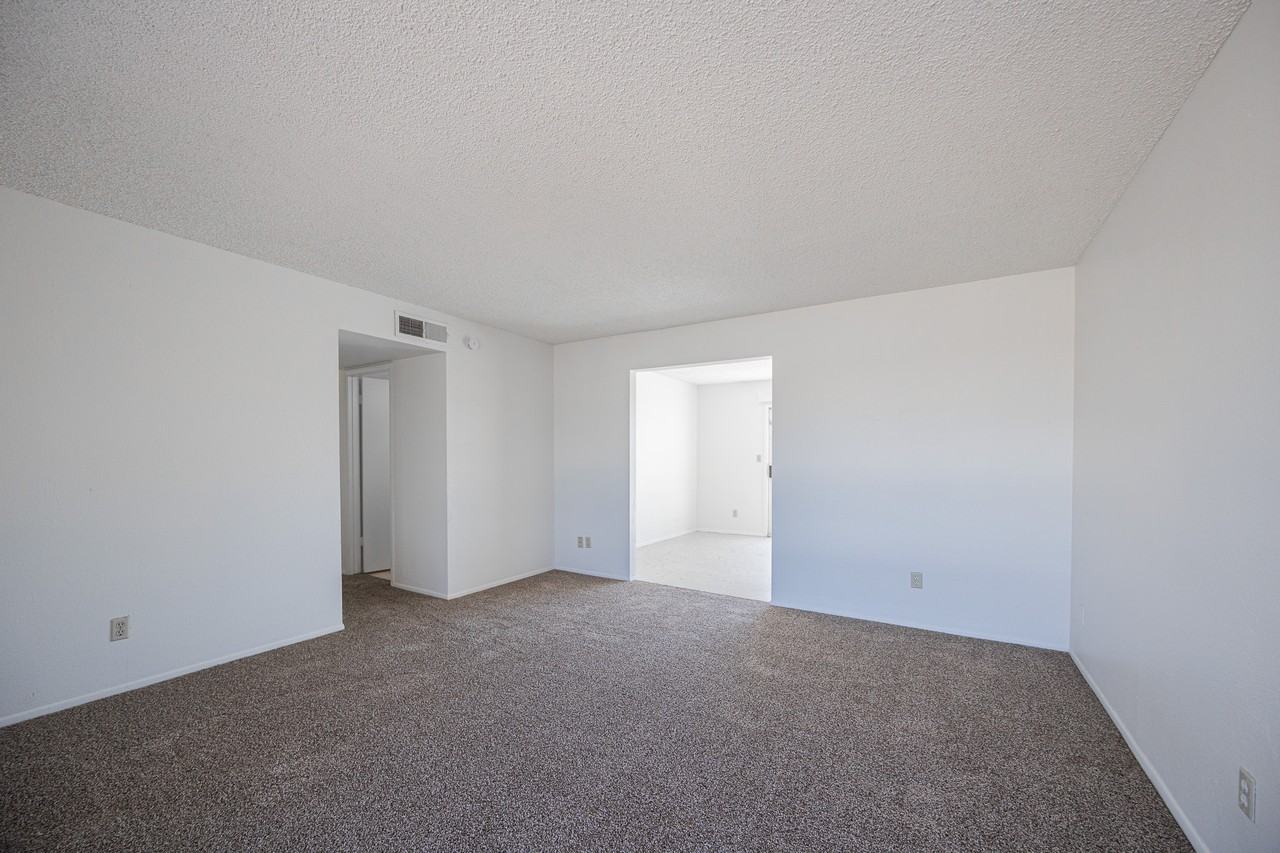 8821 W Sahuaro Dr - Photo 6 of 23