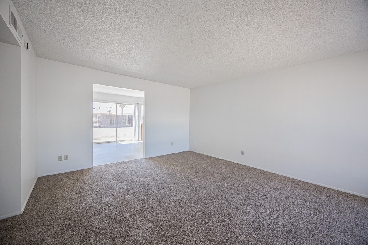 8821 W Sahuaro Dr - Photo 7 of 23