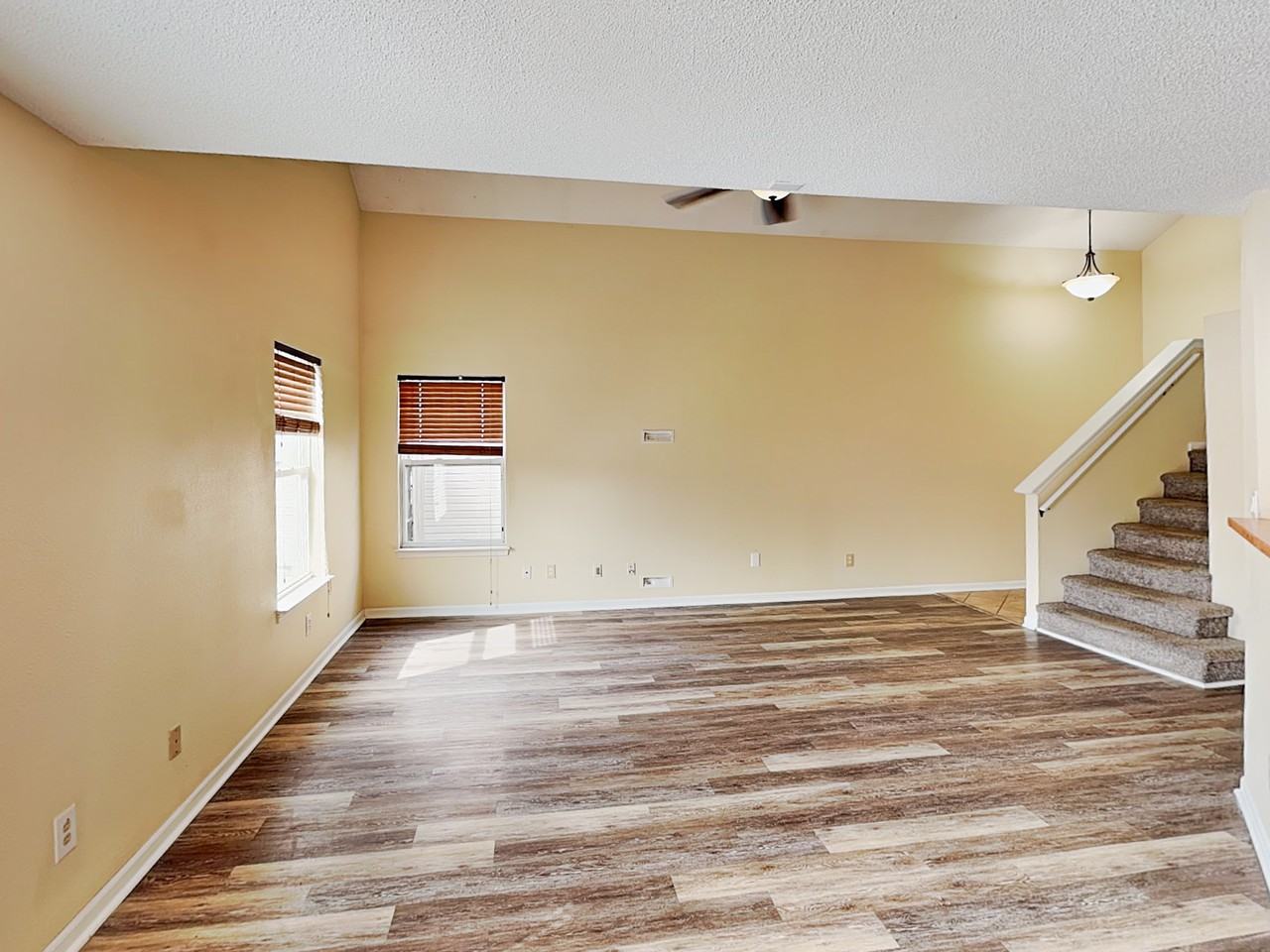 385 Kimbrough Dr - Photo 4 of 18