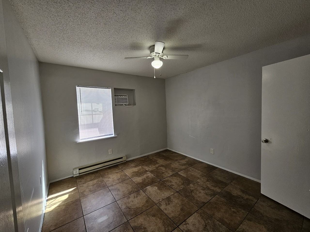 2116 Sw 51St St - Photo 4 of 10