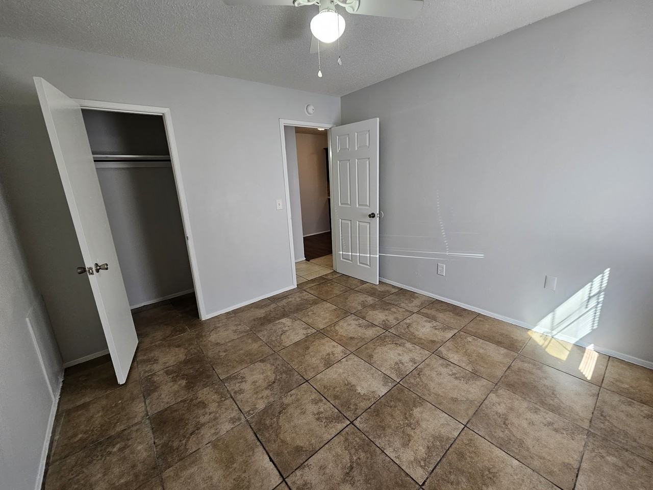 2116 Sw 51St St - Photo 5 of 10