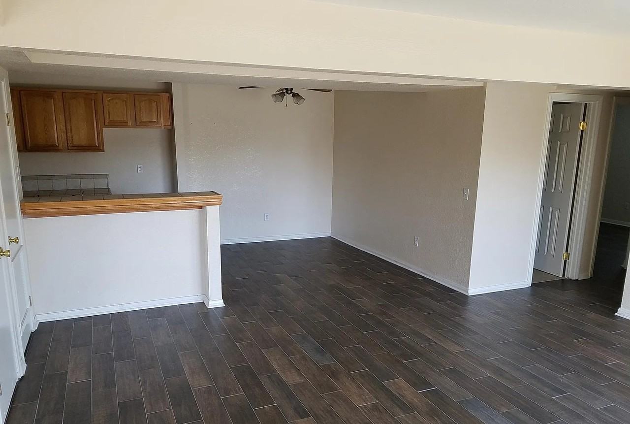 2265 Bradford Ave - Photo 3 of 6