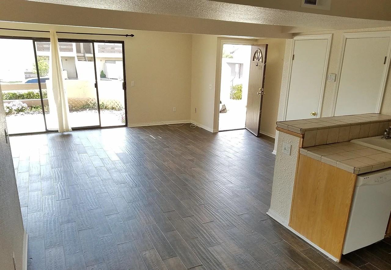 2265 Bradford Ave - Photo 4 of 6