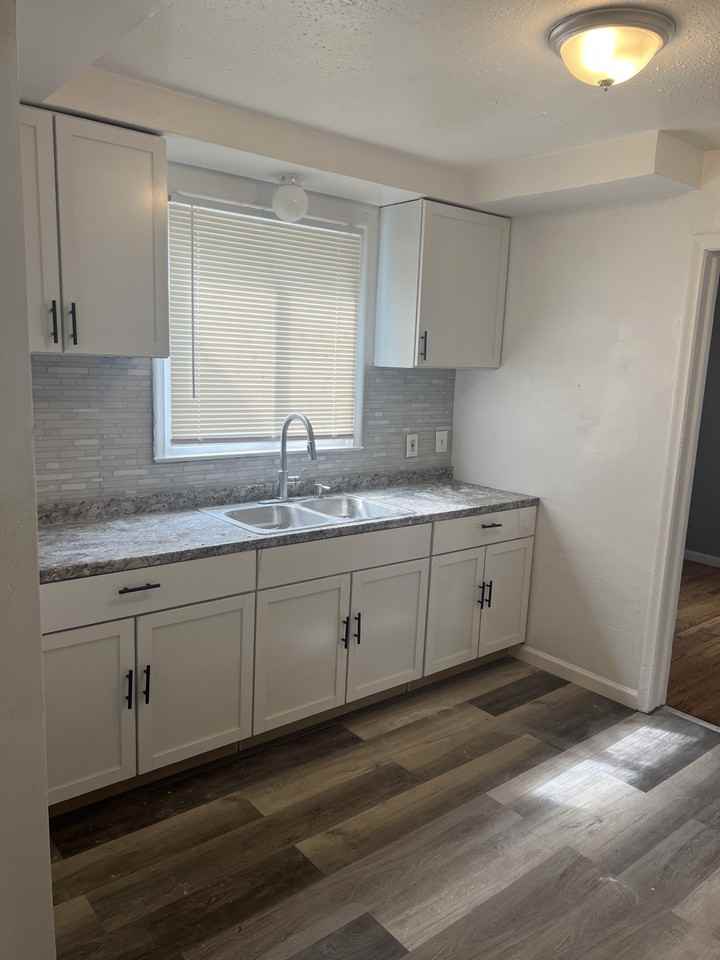 15344 Stout St - Photo 3 of 10