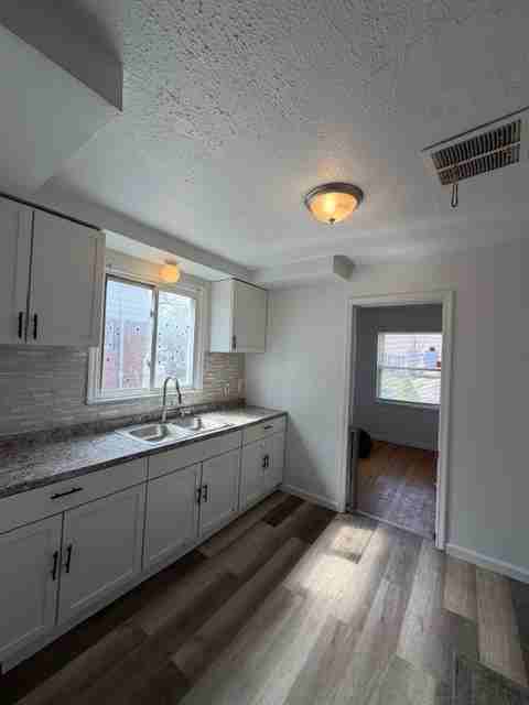 15344 Stout St - Photo 4 of 10